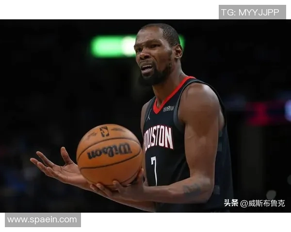 杜兰特与足球明星的精彩相遇引发体育界热议 杜兰特与足球明星的精彩相遇引发体育界热议